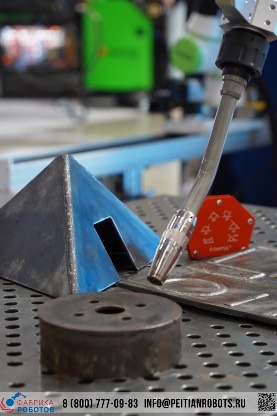 Изображение выглядит как инструмент, в помещении, человек Содержимое, созданное искусственным интеллектом, может быть неверным.